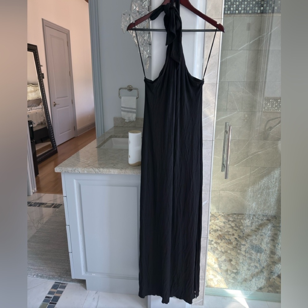 Alice + Olivia Amaya twisted jersey halterneck high slit maxi dress - Picture 2 of 11